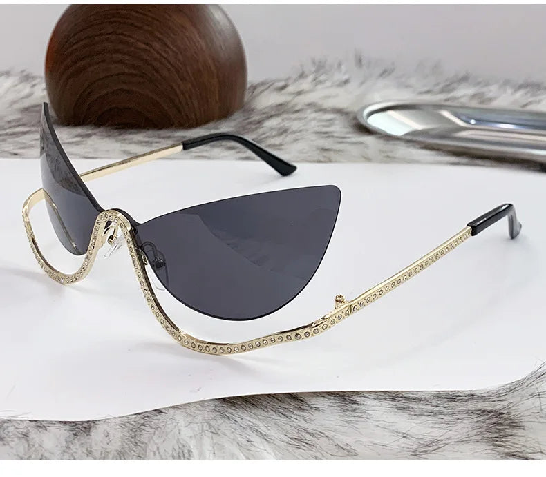 Retro Rhinestone Cat Eye Rimless Punk Sunglasses Women 2025 Luxury Brand Vintage Metal Frameless Sun Glasses Travelling Shades