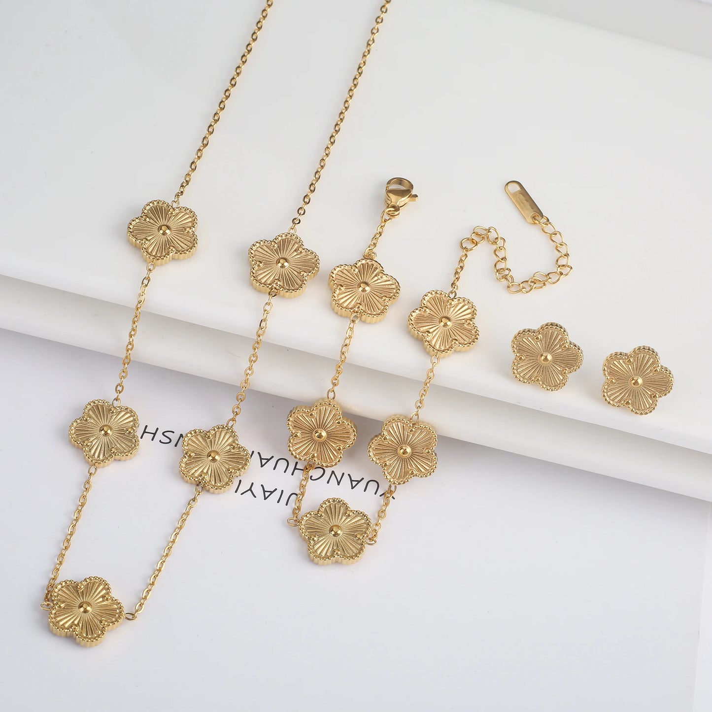 Hot Sale 3Pcs Stainless Steel 18k Gold-Plated Five-Leaf Flower Necklace Earrings Bracelet Jewelry Set For Woman Jewelry Clover
