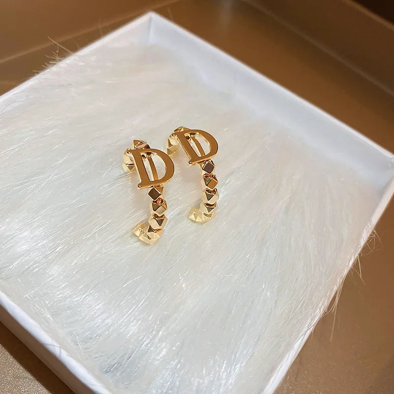 Minar Hip Hop Rock Gold Color Alloy Beads C Shaped Earring for Women Letter Circle Geometric Hoop Earrings Statement Jewellery