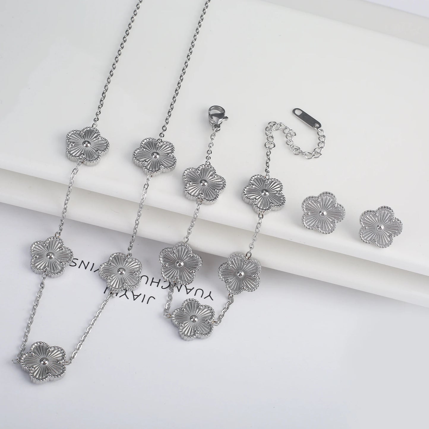 Hot Sale 3Pcs Stainless Steel 18k Gold-Plated Five-Leaf Flower Necklace Earrings Bracelet Jewelry Set For Woman Jewelry Clover